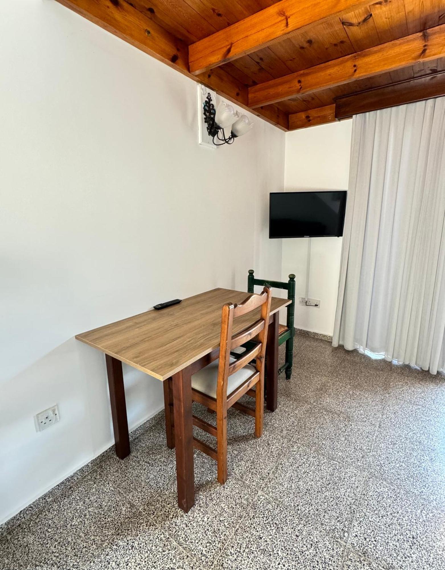 The Horse Farm Hotel Agios Georgios  Екстериор снимка