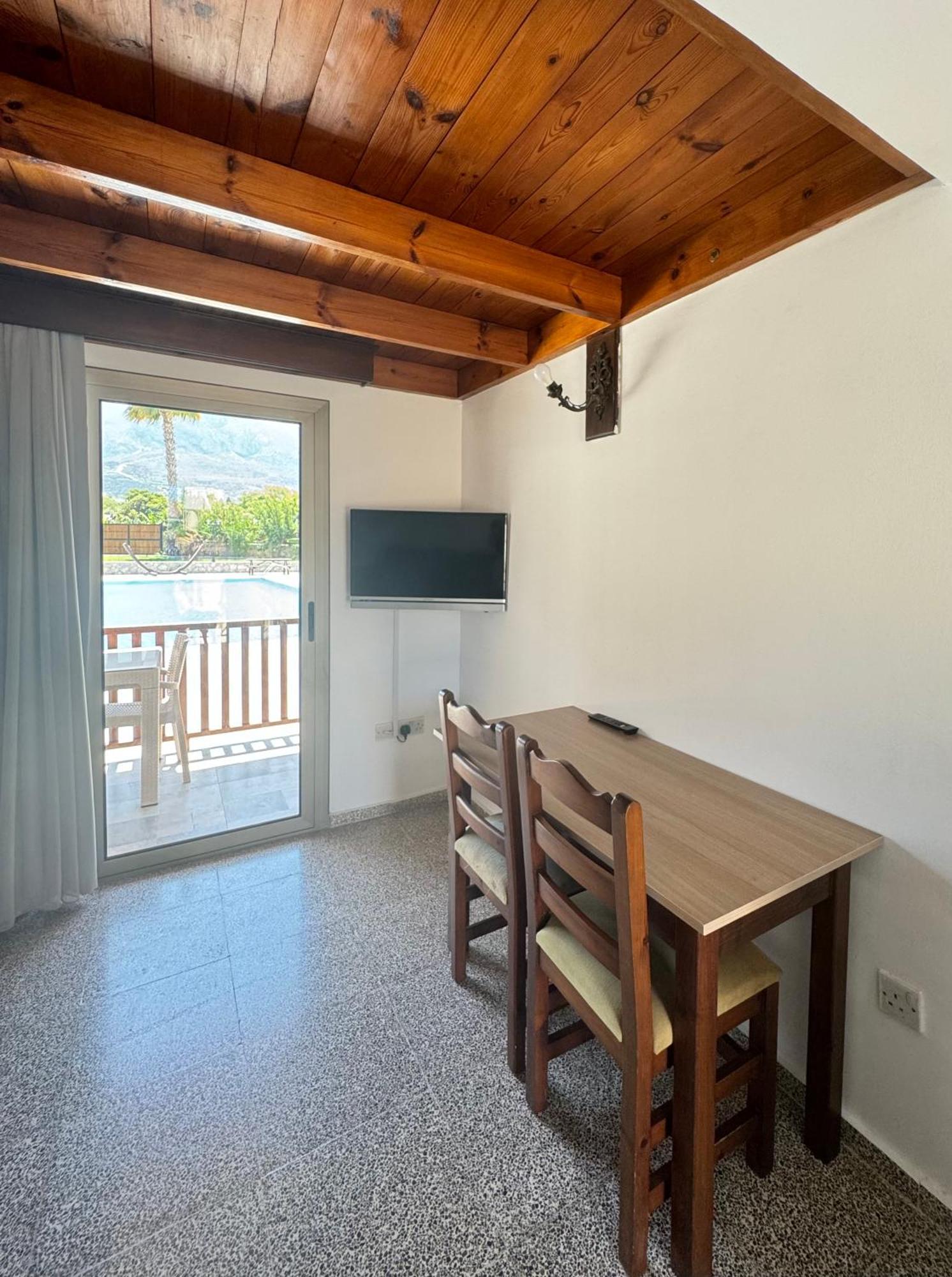 The Horse Farm Hotel Agios Georgios  Екстериор снимка