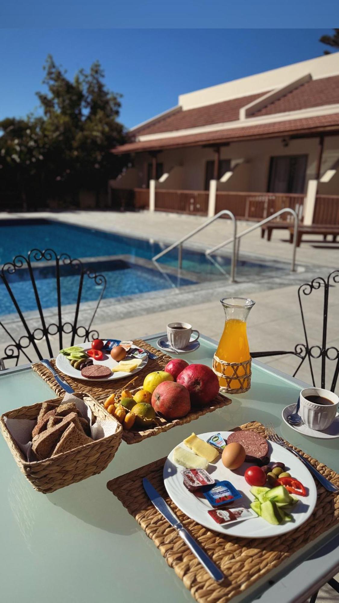The Horse Farm Hotel Agios Georgios  Екстериор снимка